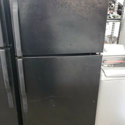 Hotpoint Black Top Freezer Refrigerator 