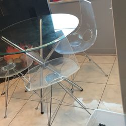 Modern Dining Furniture. Eurway Catalog Brand 33 In Round Diameter Tempered Glass Chrome Table,  Lucite Chrome Chairs. Table Is $200 And Chairs $50 Ea