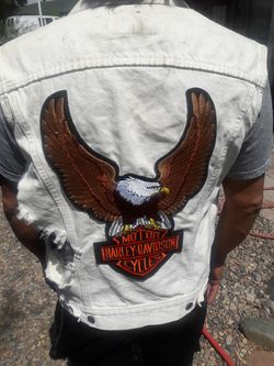 REDUCED. $10 !!!!arley Davidson white Levi vest
