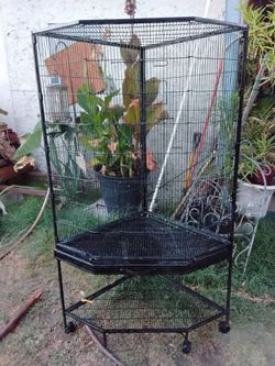 5 ft Birdcage on wheels
