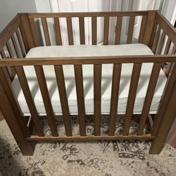 Baby mini crib