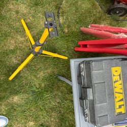 DEWALT  20V 180 ft.  Laser Level and Construction Tripod for Laser Level