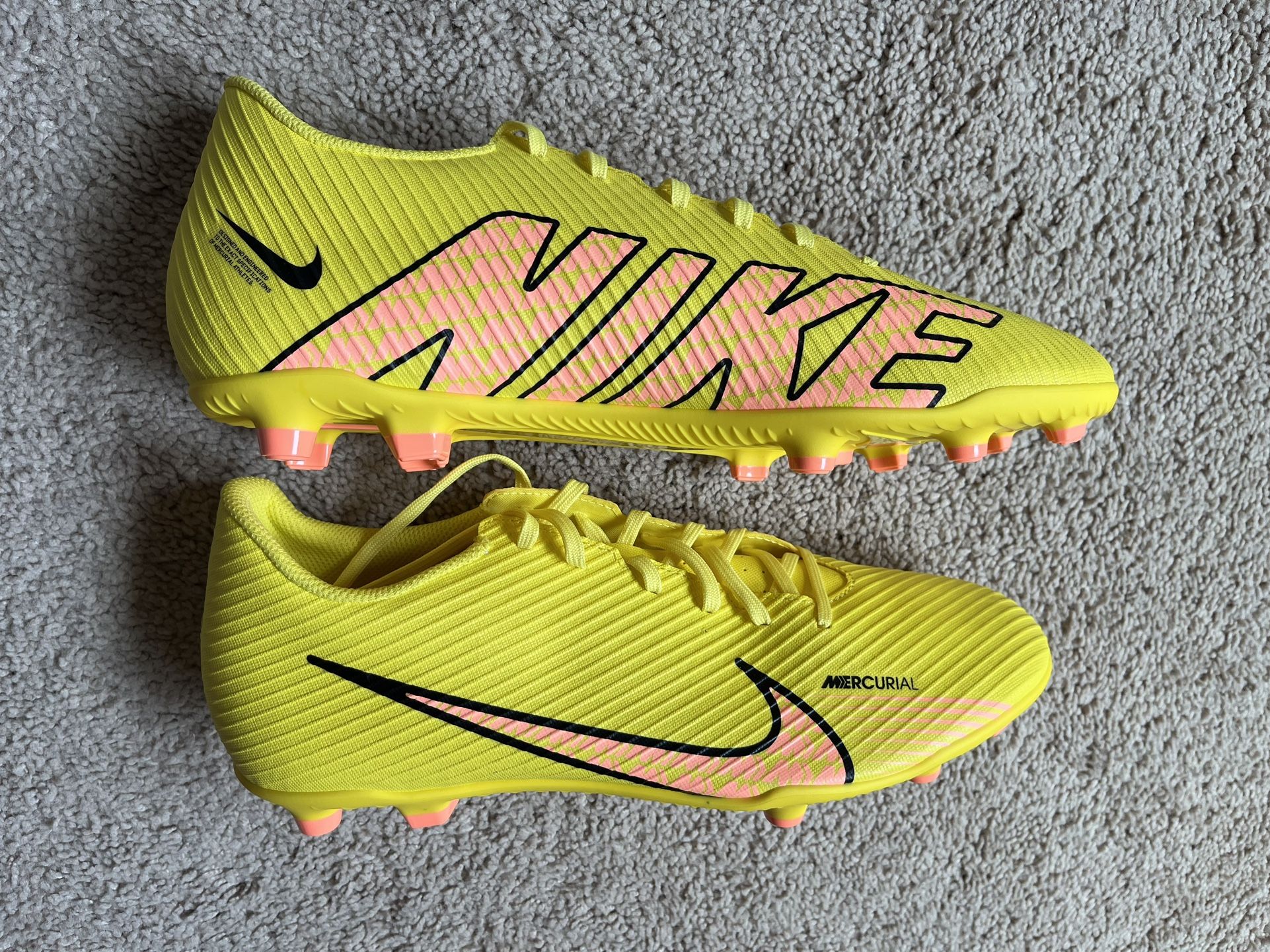Nike Men’s Size 11 Soccer Futbol Cleats Shoes