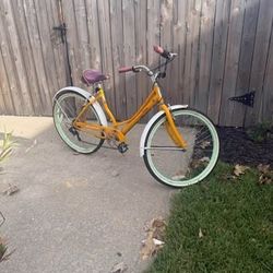 Schwinn women's cruiser bike bicycle