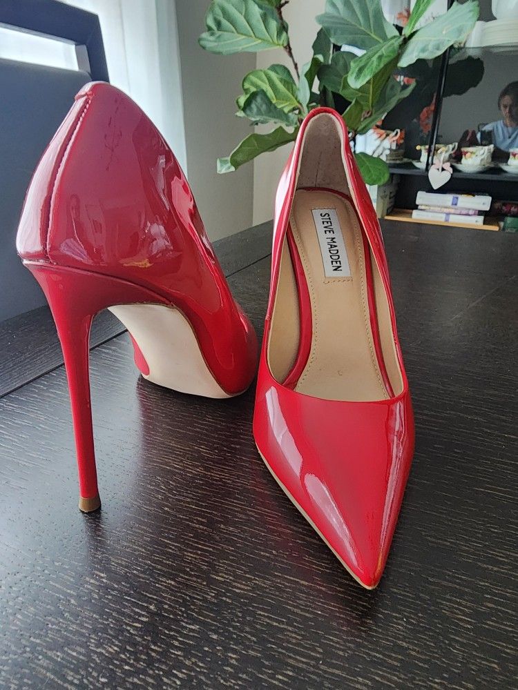 Steve Madden Pointed Stilletos Size 7m