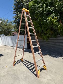 Werner 10ft Fiberglass Ladder / Escalera