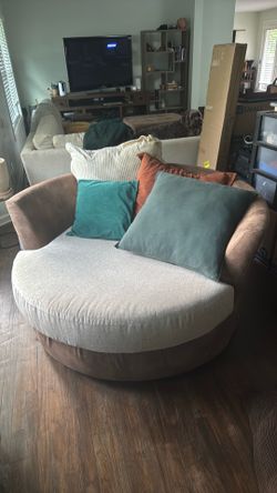 Swivel chair & ottoman! ✨