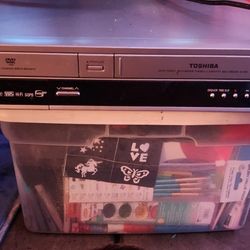 VHS AND DVD PLAYER