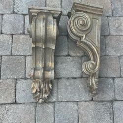 Pair of Vintage-Style Decorative Resin Wall Brackets/Corbels