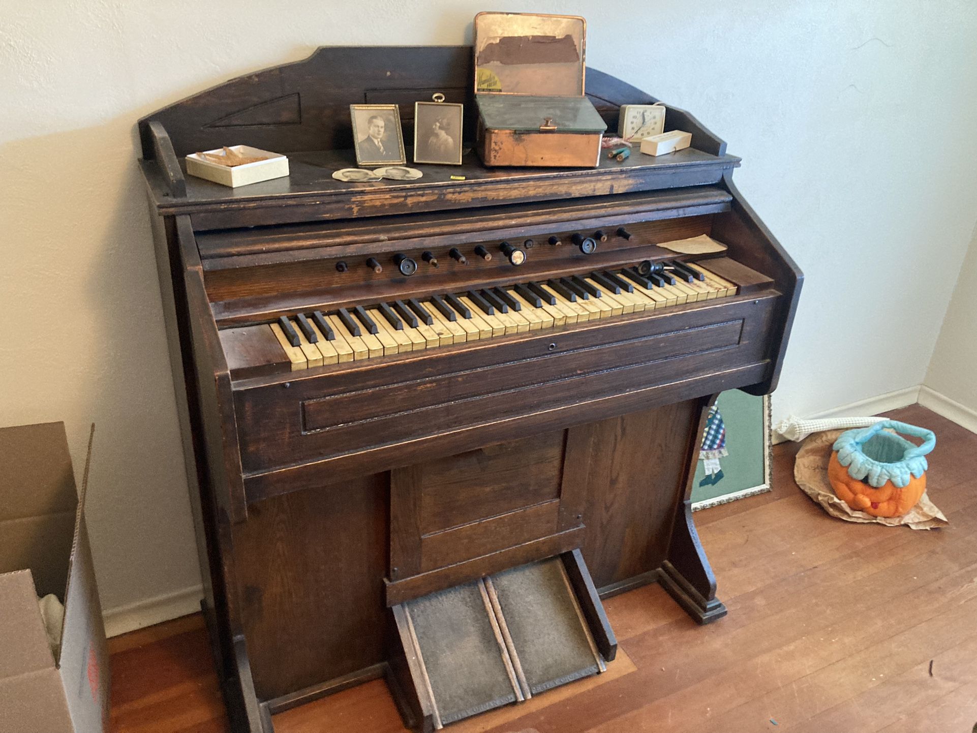 Estey Pump Organ