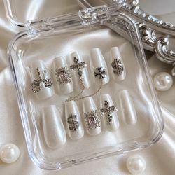 Press on nails