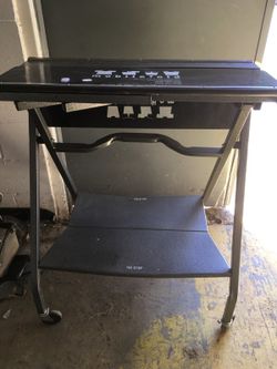 Mobile garments folding station