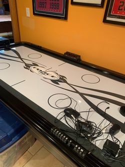 Table air hockey game