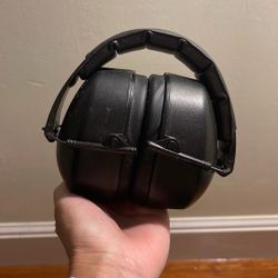 Noise Canceling Earmuffs 