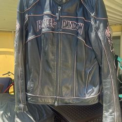 Ladies, Harley Davidson Leather Jacket XL Mint Condition $200