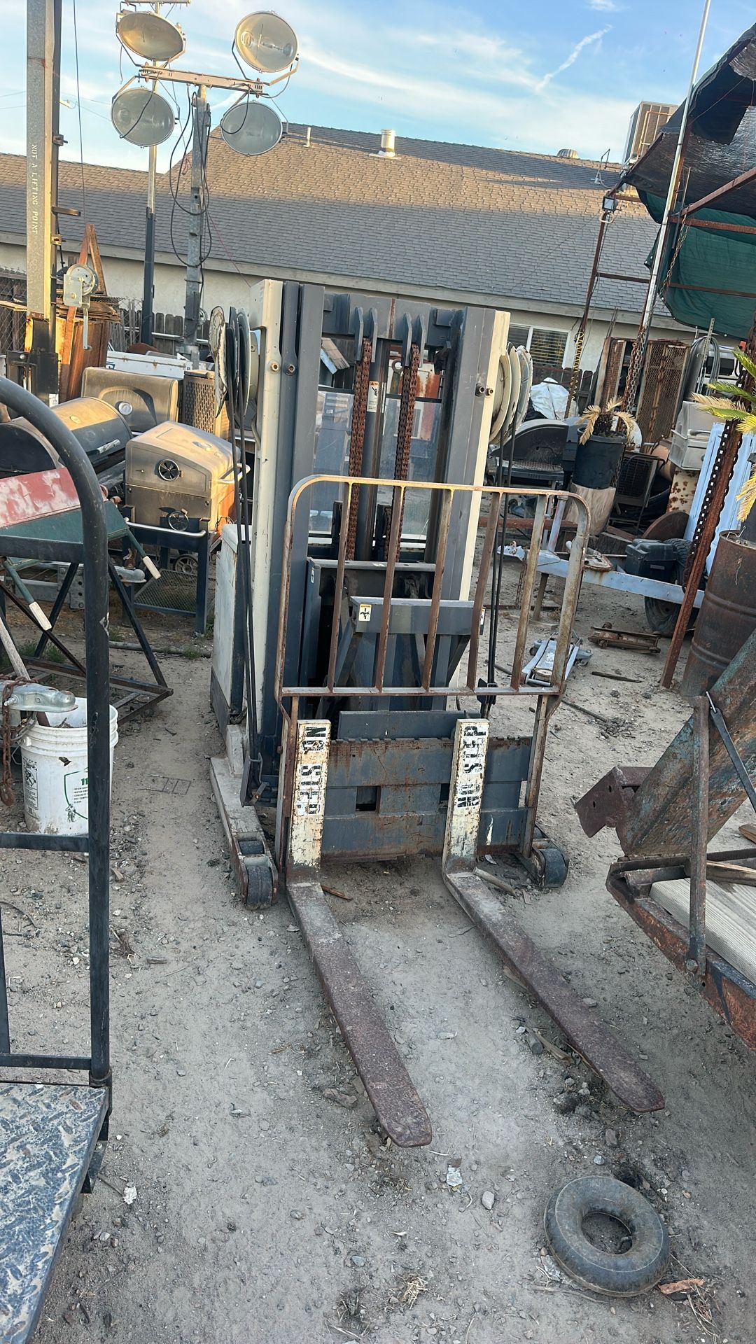 Forklift Everything Works. With The Charge