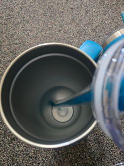 Zak! Zak! Everyday Smiles 40 oz Tumbler with a bluebell blue finish and a 2-in-1 lid.