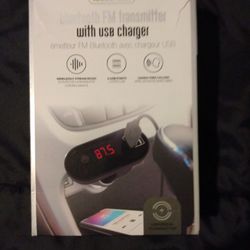 iessentials - Bluetooth FM Transmitter - USB Charger