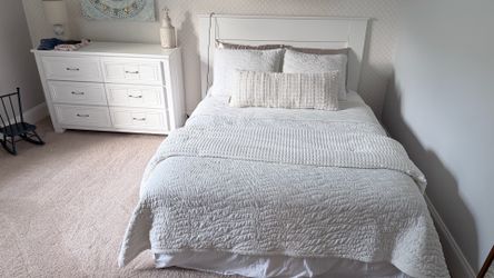 Queen Bed (12.5" Plush Foam Mattress, Headboard, Electric Base) Optional Dresser