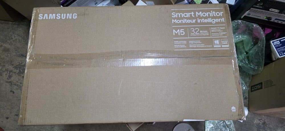 NEW SAMSUNG 32" SMART M0NITOR