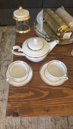 Te pot with cups