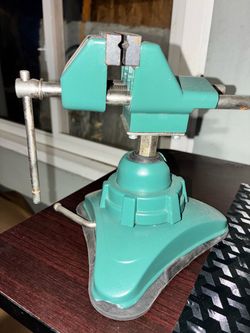 Teal Bench Vise with Suction Cup Base