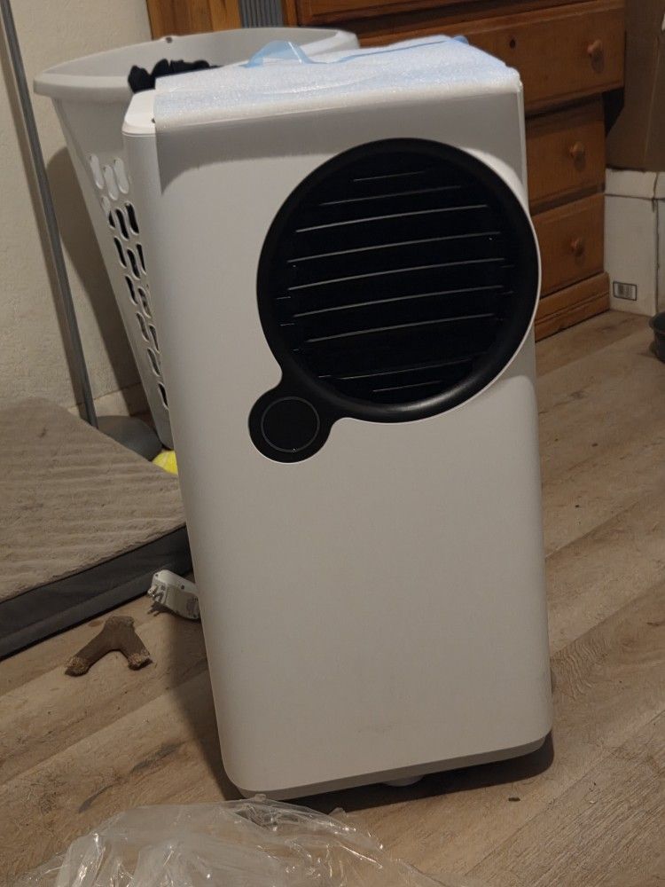 GlowWise - 16000 BTU Portable
Air Conditioner. Smart Room AC
with Cooling/Dehumidifier/Fan.
Auto Oscillation & 24-Hour Timed
Remote - White Blue