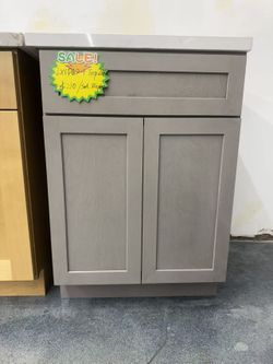 LXPG 24" Pebble Grain Shaker Display Vanity + Top - $210