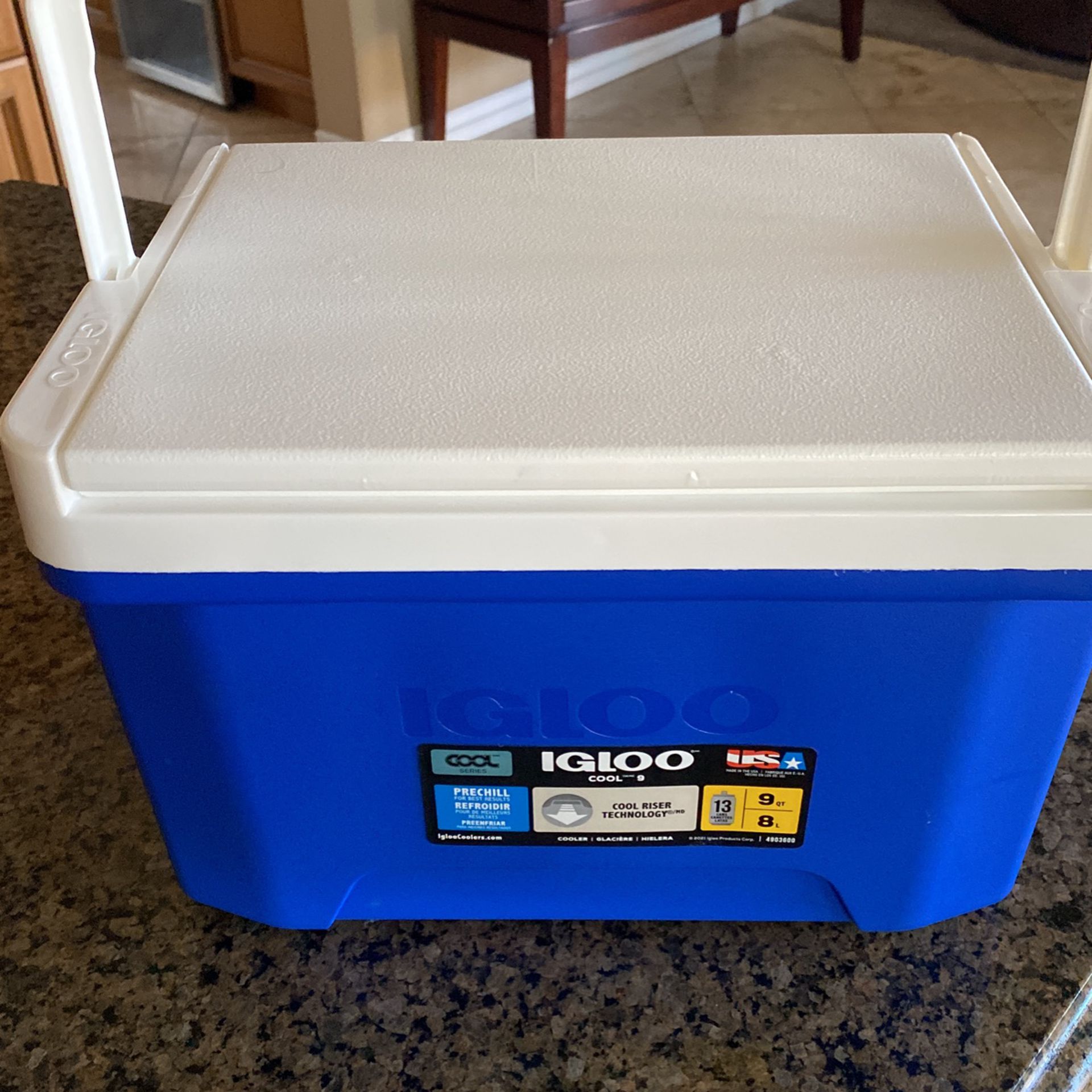 Igloo Cooler  For 13 Cans NEW