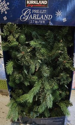 Kirkland Pre Lit Garland