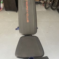 Foldable weight bench