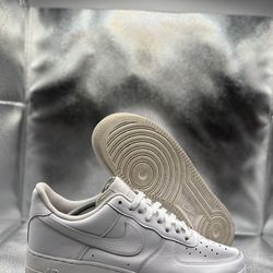 Nike Air Force 1 low triple white