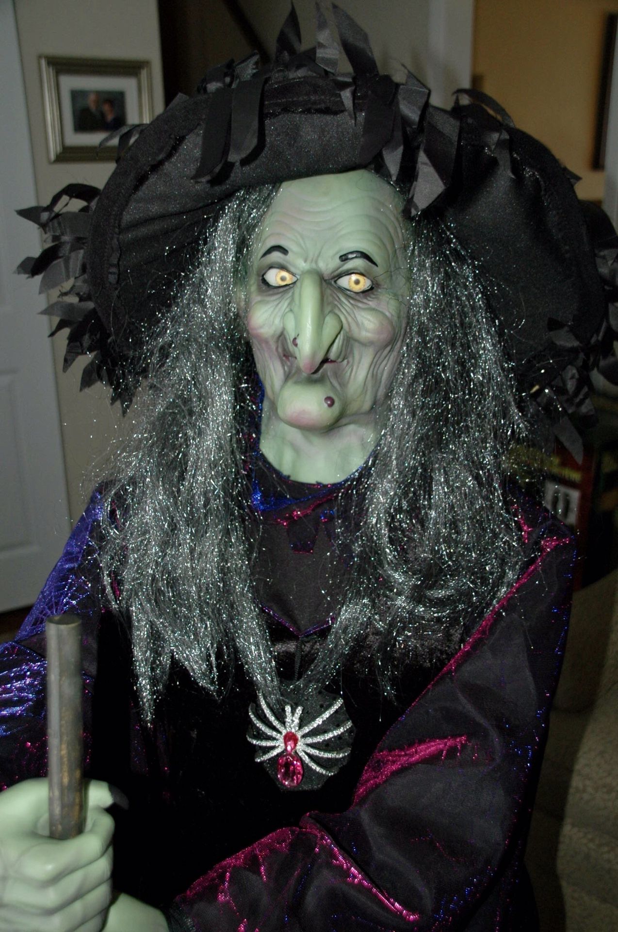 Rare Halloween Lifesize Gemmy Animated Witch with Fogging Cauldron