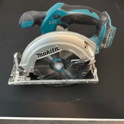 Makita XSS02 Cordless Circular Saw (Tool Only)