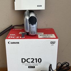 Canon DC210A DVD 35x Optical Zoom 1000x Digital Zoom Video Handycam Camcorder 