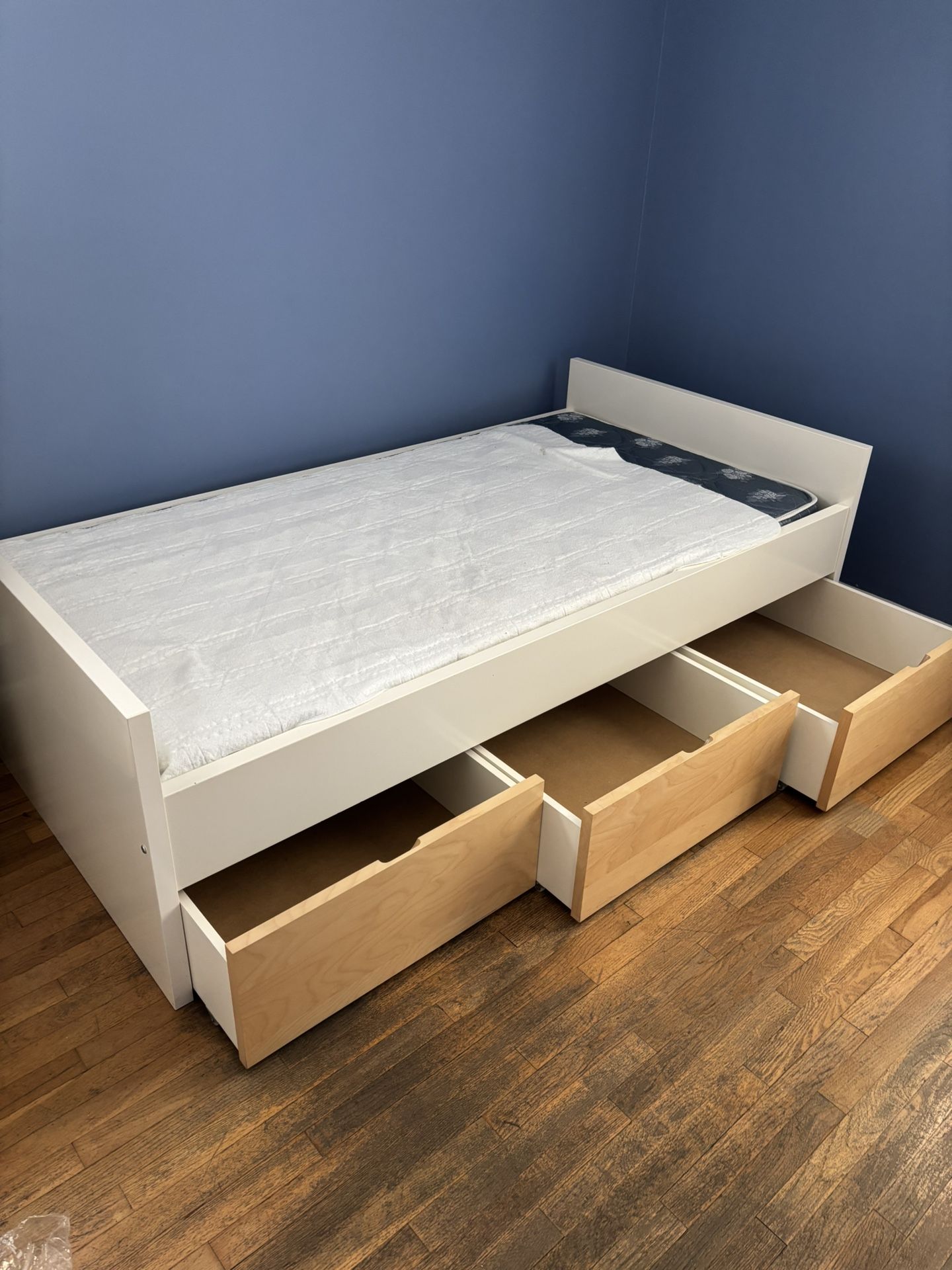 IKEA Malm Twin Bed With Drawers