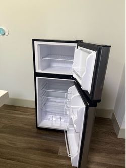Insignia Compact Refrigerator for Sale – Great Condition