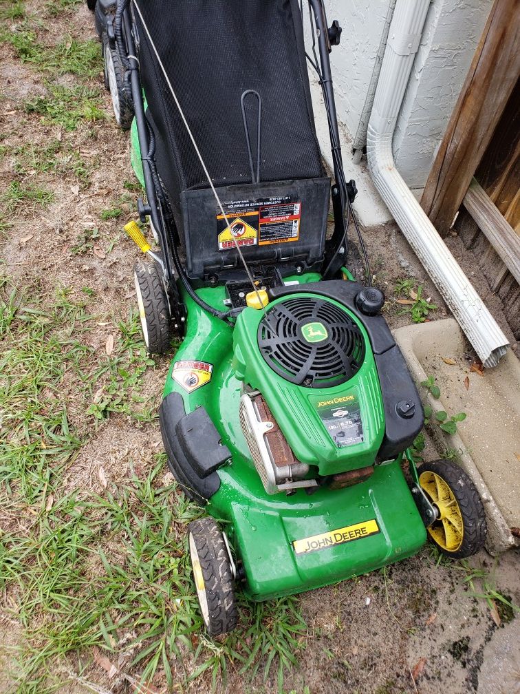 John Deere lawn mower for parts/repair for Sale in New Port Richey, FL