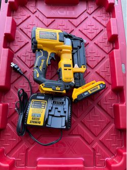 DEWALT ATOMIC 20V MAX Lithium Ion Cordless 23 Gauge Pin Nailer Kit with 2.0Ah Battery and Charger