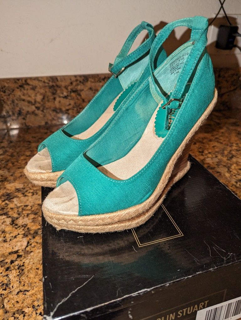 Women's size 7.5 Shoes