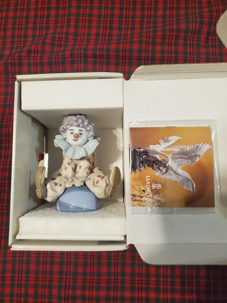 Lladro Clown Retired Balancing On Ball w/ Original Box