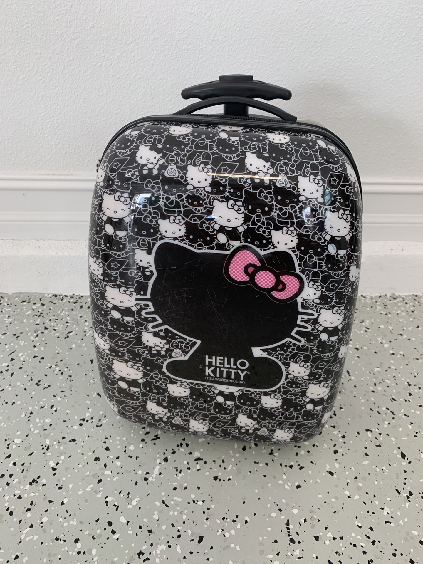 Hello Kitty suitcase with wheels