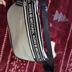 Body Bag Or Belt Bag MK authentic 