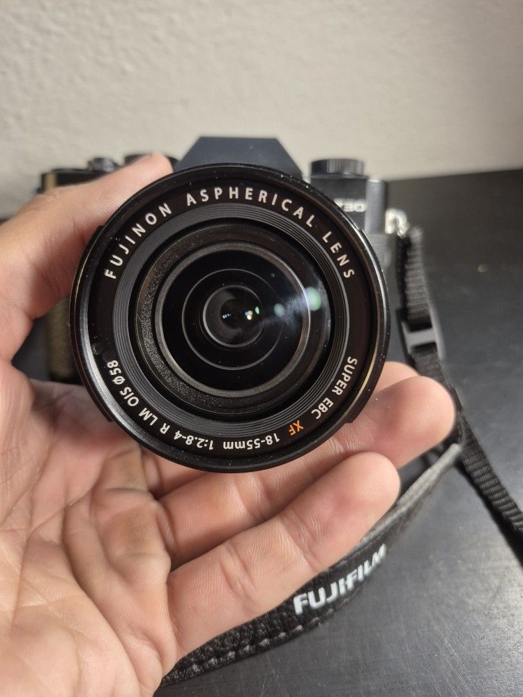 FUJIFILM
X-T30
