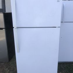 Kenmore White Apartment Size Refrigerator 