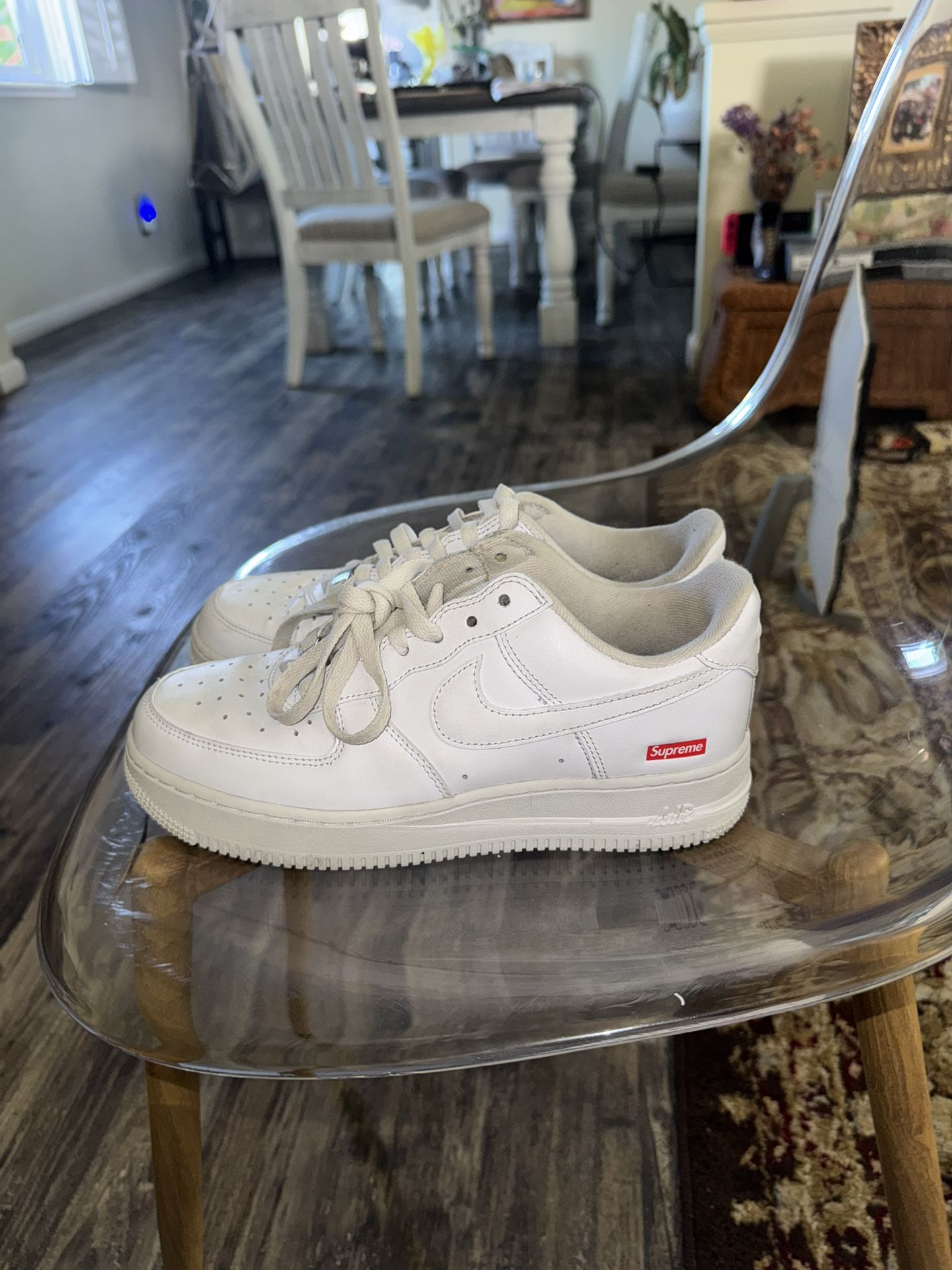 Supreme AF1 Size 7 In Men