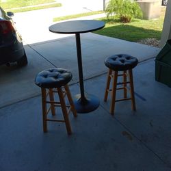 Bar Table With Stools 