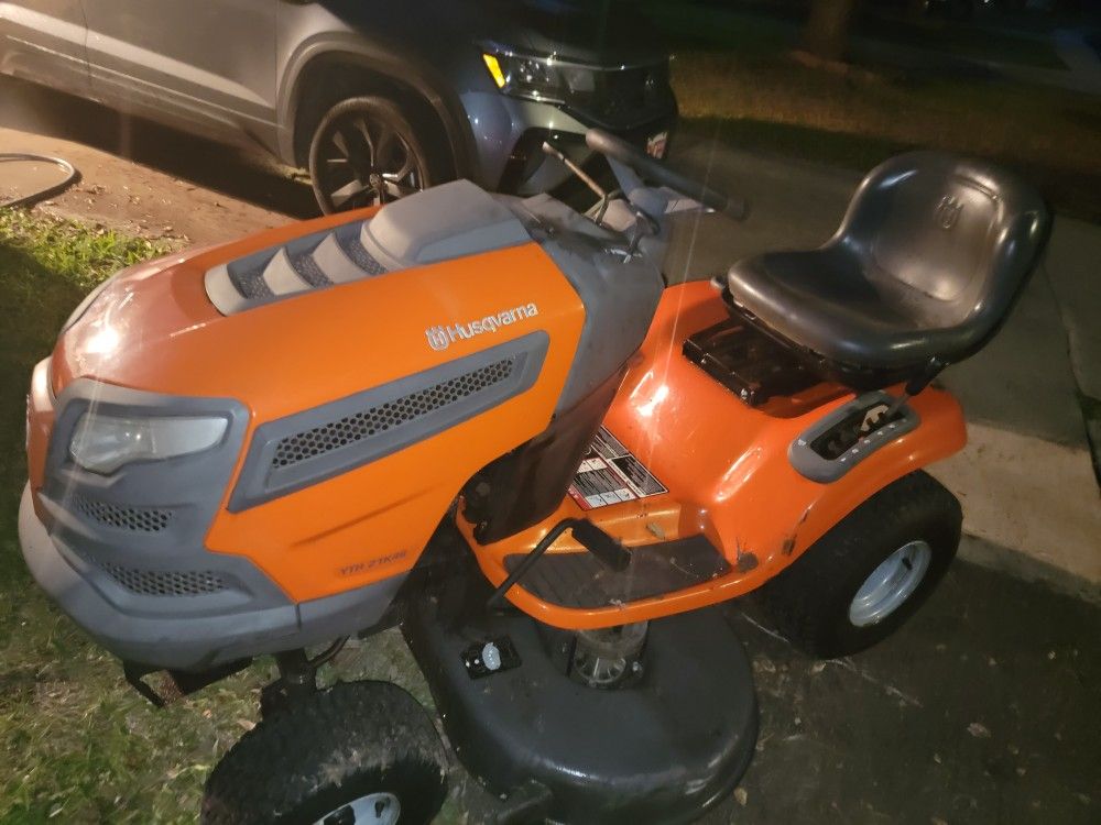 Husqvarna YTH 21K46 46 In Deck for Sale in Converse, TX OfferUp