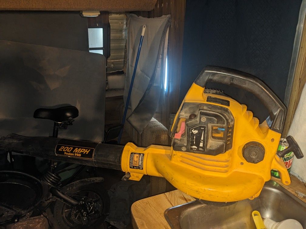 Poulan Pro 2stroke Leaf Blower