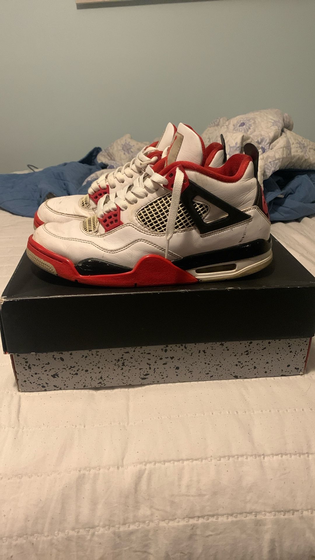 Jordan 4 Fire Reds 